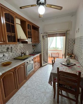 Cucina completa in arte povera