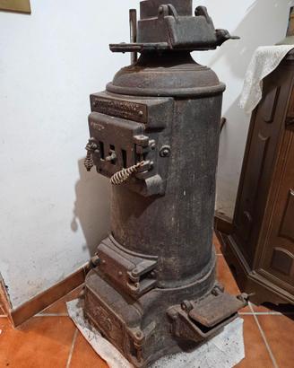 stufa antica in ghisa