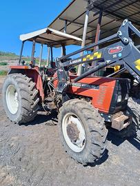 Trattore New Holland mietitrebbia