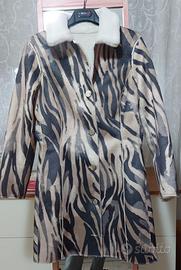 Cappotto Guess zebrato, colletto in ecopelliccia