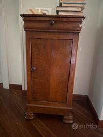 Comodino antico 800