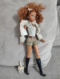 bambola Barbie me svene