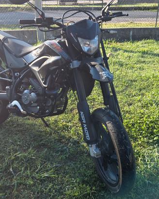 Moto motard 125