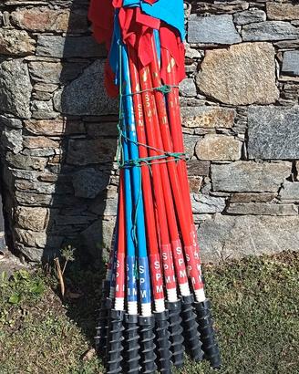 Pali snodati e porte per lo sci