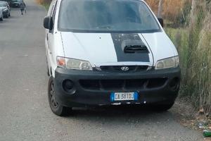 Furgone Hyundai h1 2002 2,5TD da riparare