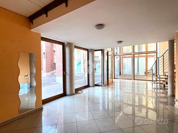 NEGOZIO A GRUGLIASCO