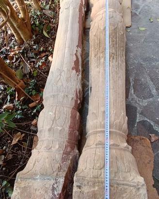 Colonne lavorate in pietra