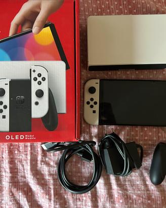Nintendo Switch OLED bianca - PARI AL NUOVO