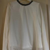 Camicia bianca con dettagli nel collo