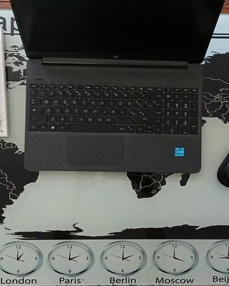 Scrivania con ripiano in vetro