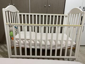 Lettino e fasciatoio con vaschetta per bambini
