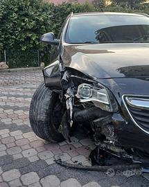 Opel Insignia SW TD cambio automatico incidentata