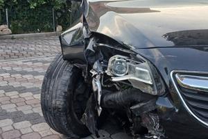 Opel Insignia SW TD cambio automatico incidentata