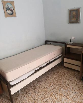 LETTO SINGOLO CON COMODINO (SENZA MATERASSO)