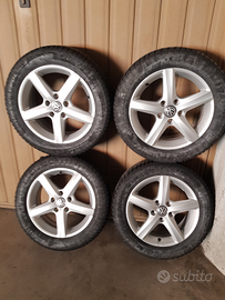 Quattro gomme termiche complete di cerchi in lega