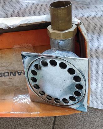 Pilette per lavabo e scarico garage.
