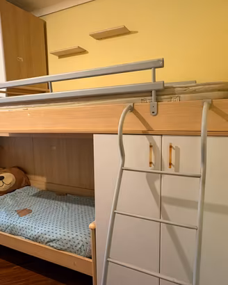 Cameretta con letto a castello