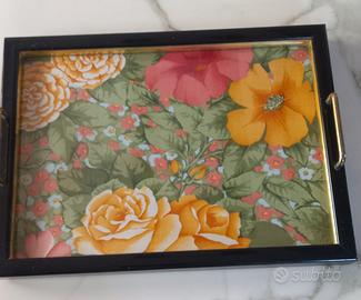 Vassoio vintage con motivi floreali
