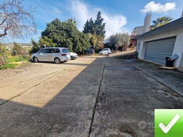 Locale Deposito/Garage Con Piazzale Gallina