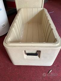 Contenitore isotermico in plastica per alimenti