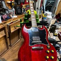 chitarra elettrica stile SG Photogenic