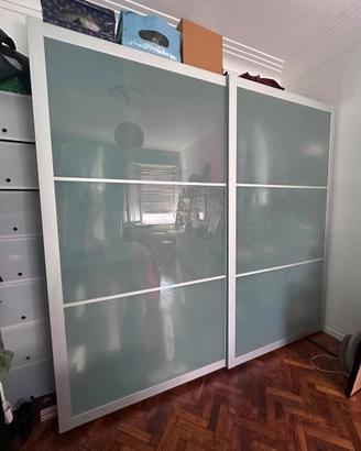 Armadio Ikea con ante scorrevoli