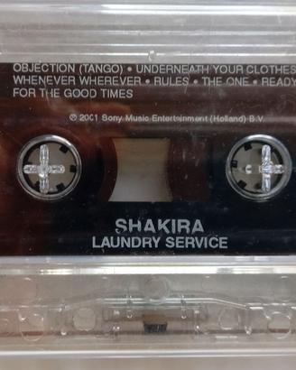 musicassetta "Laundry Service"di Shakira, 2001....