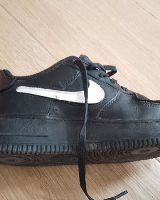 scarpe Nike nere 