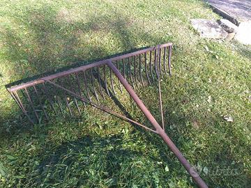 Rastrello erpice strascico vintage.