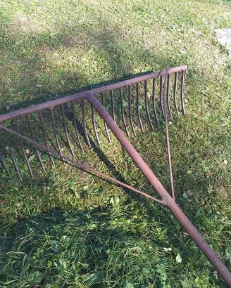 Rastrello erpice strascico vintage.