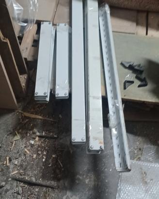 montanti per scaffali