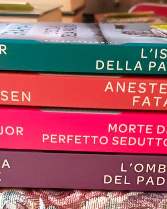 Lotto 4 libri Thriller/Romance Supertascabili 
