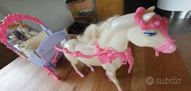 Carrozza nuziale di Barbie con cavallo, sposi acc.