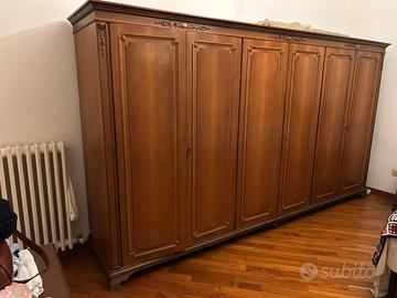 Armadio e cassettone in legno