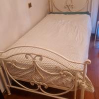 Letto  in ferro bianco