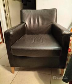 Due poltrone pelle nera Ikea 