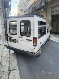 Furgoncino Renault per lavoro