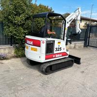 E152 Escavatore 25Q Bobcat 325