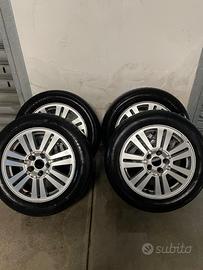 Pneumatici Goodyear con cerchi in lega