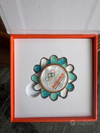 Pin Ufficiale Alibaba Milano Cortina 2026 – Edizio