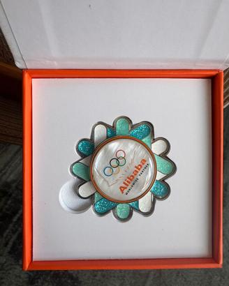 Pin Ufficiale Alibaba Milano Cortina 2026 – Edizio