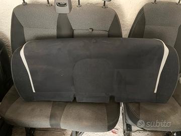 Sedili Lancia Ypsilon 2022 colori jeans