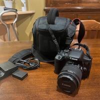 Canon EOS 750D con obiettivo 18-55mm