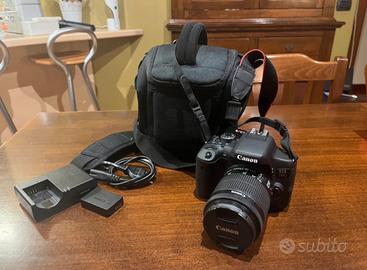 Canon EOS 750D con obiettivo 18-55mm