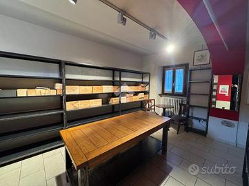 NEGOZIO A BAROLO