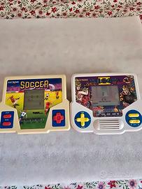 Giochi elettronici Tiger Soccer e Double Dragon II