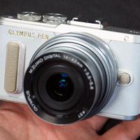 Olympus Pen E-PL8 con 14-42mm  (Come Nuova)