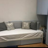 Letto singolo e comodino