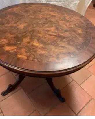 Elegante Tavolo rotondo in rafica di noce - XX sec