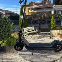 Monopattino elettrico NIU KQi3 Pro - come nuovo